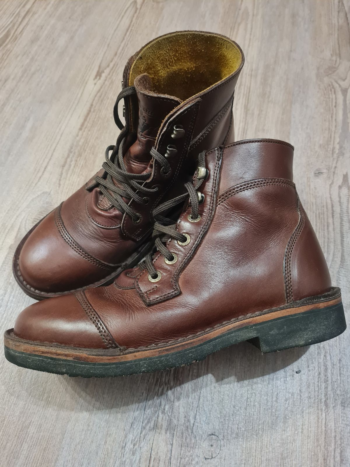 Photo by Dennis on December 15, 2024 of the Jim Green Numzaan in Jim Green Walnut Veg Tan.