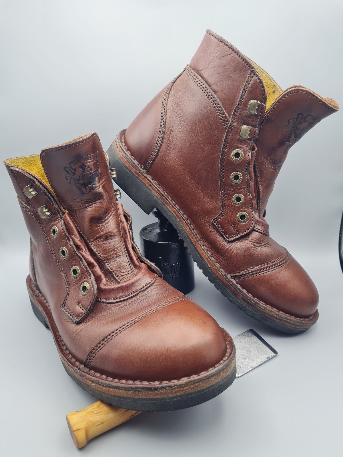 Photo by Dennis on January 2, 2025 of the Jim Green Numzaan in Jim Green Walnut Veg Tan.