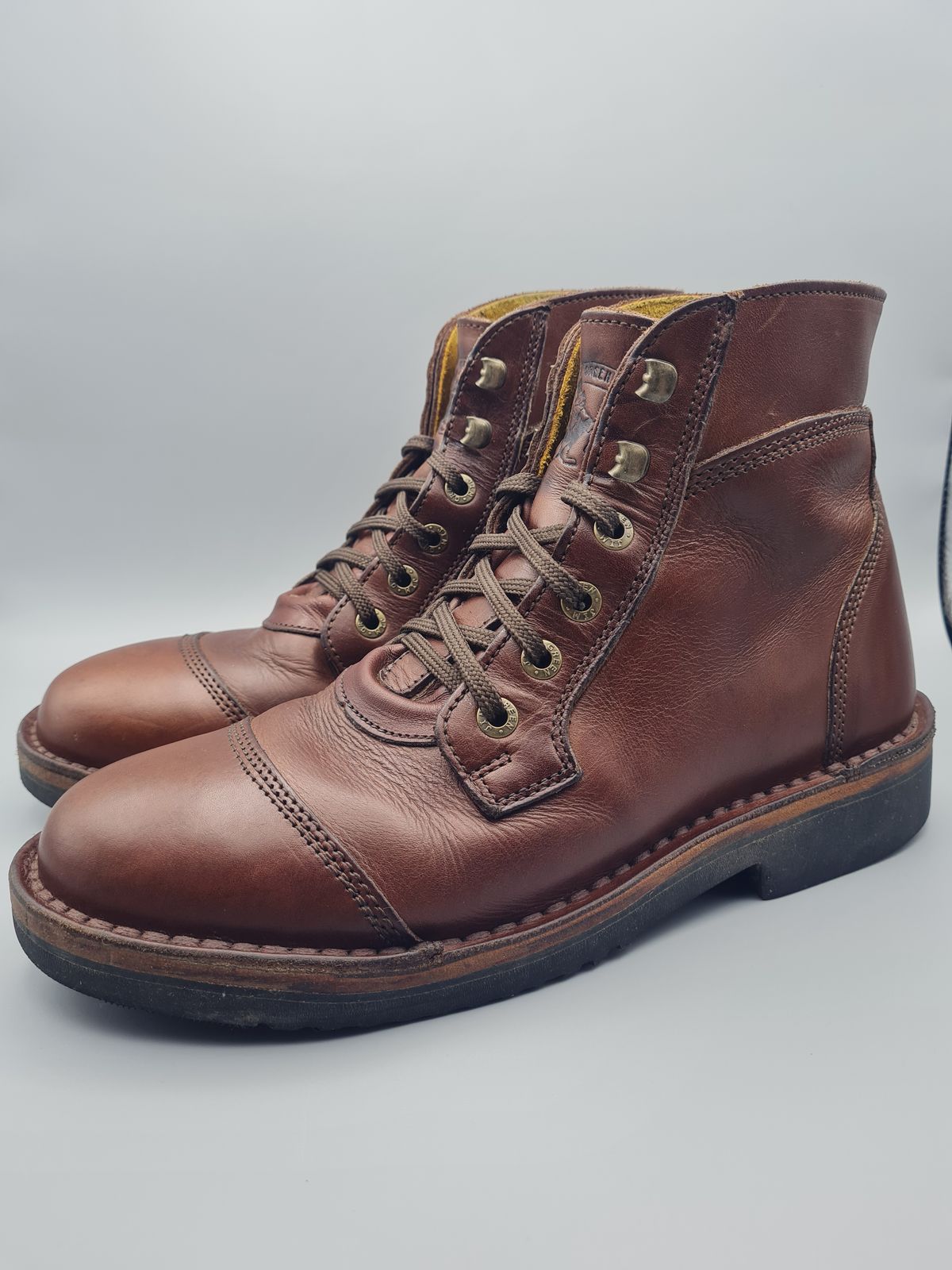 Photo by Dennis on January 2, 2025 of the Jim Green Numzaan in Jim Green Walnut Veg Tan.