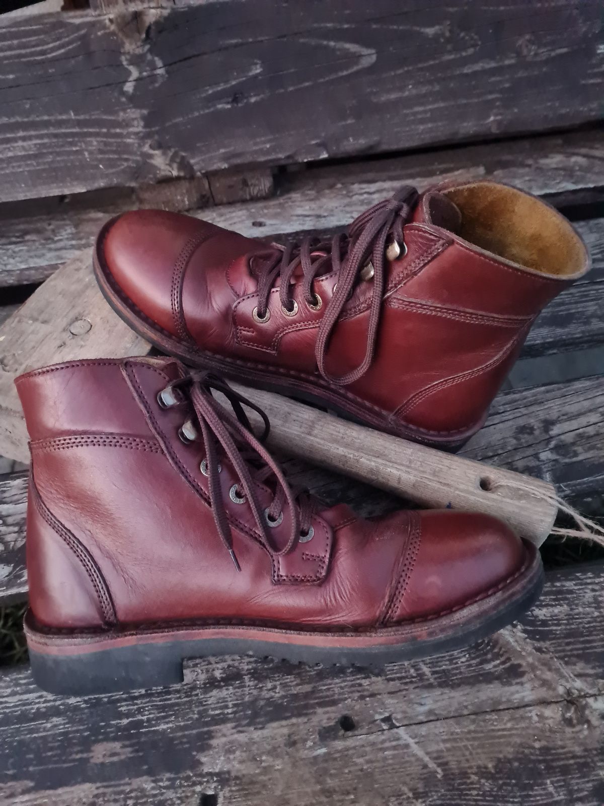 Photo by Dennis on February 2, 2025 of the Jim Green Numzaan in Jim Green Walnut Veg Tan.