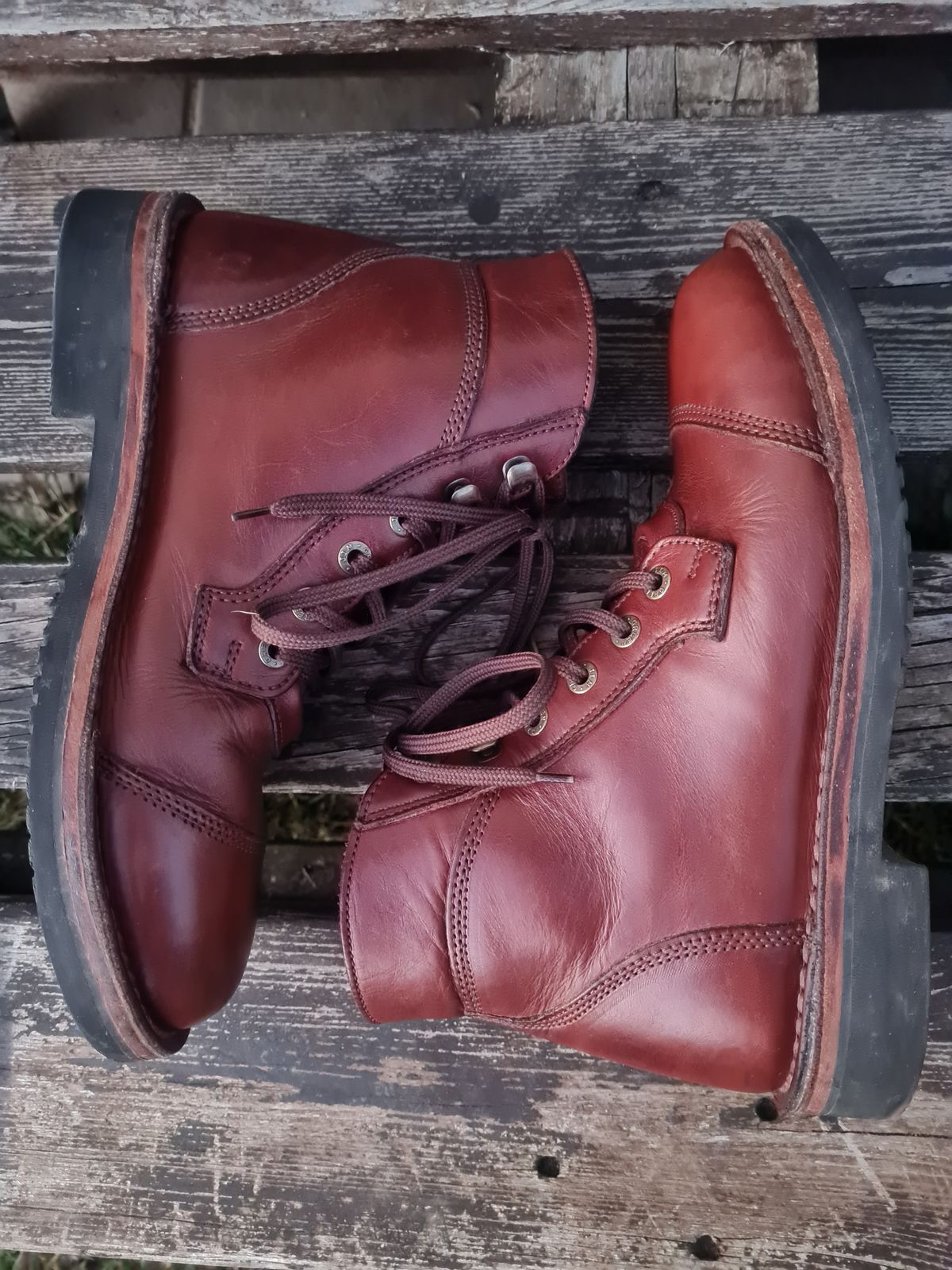 Photo by Dennis on February 2, 2025 of the Jim Green Numzaan in Jim Green Walnut Veg Tan.