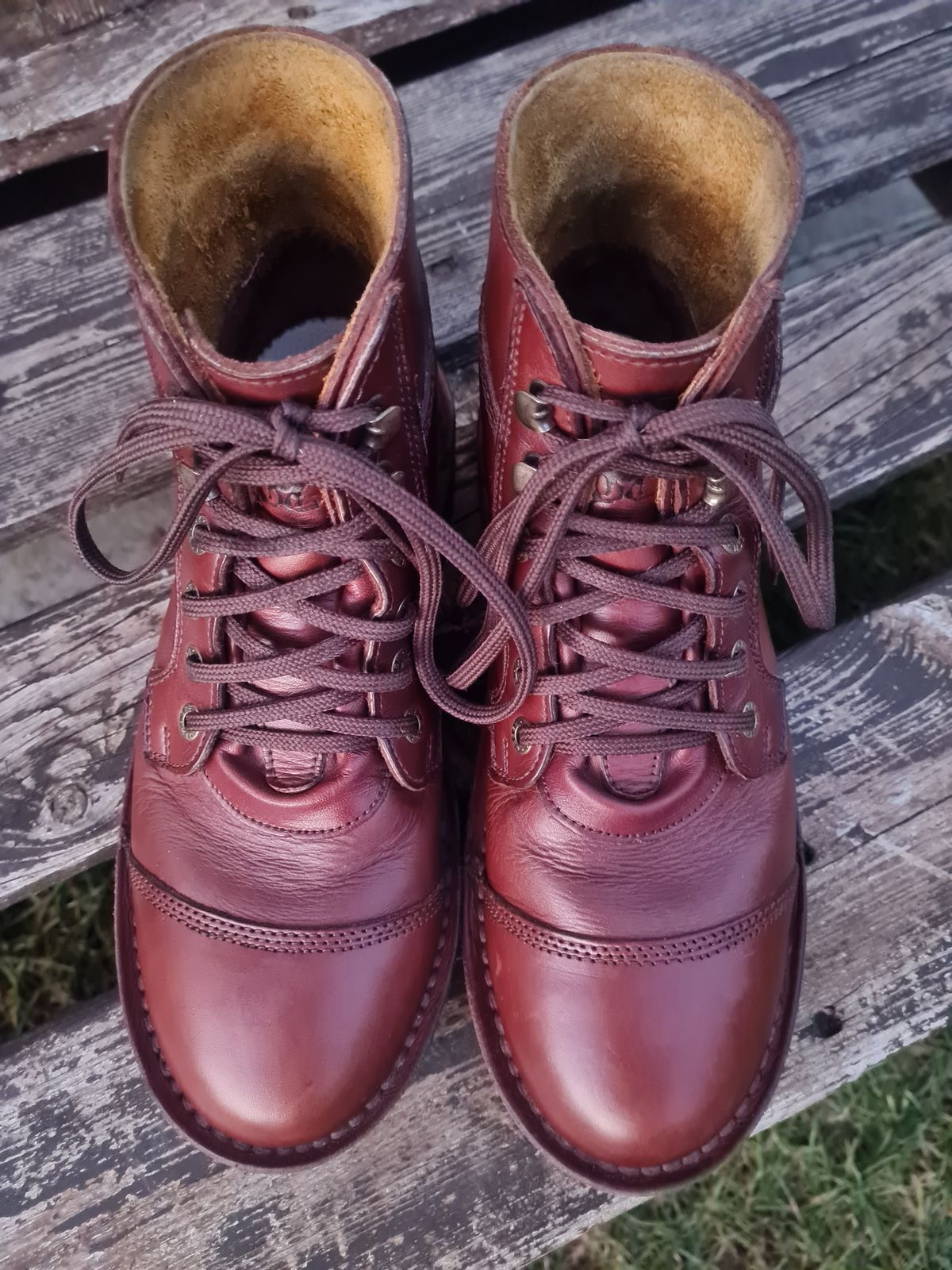 Photo by Dennis on February 2, 2025 of the Jim Green Numzaan in Jim Green Walnut Veg Tan.