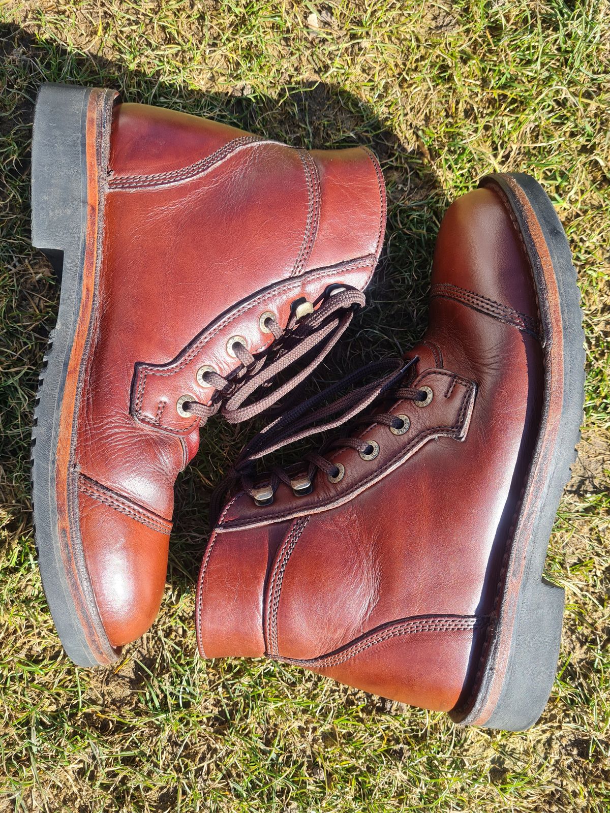 Photo by Dennis on March 2, 2025 of the Jim Green Numzaan in Jim Green Walnut Veg Tan.