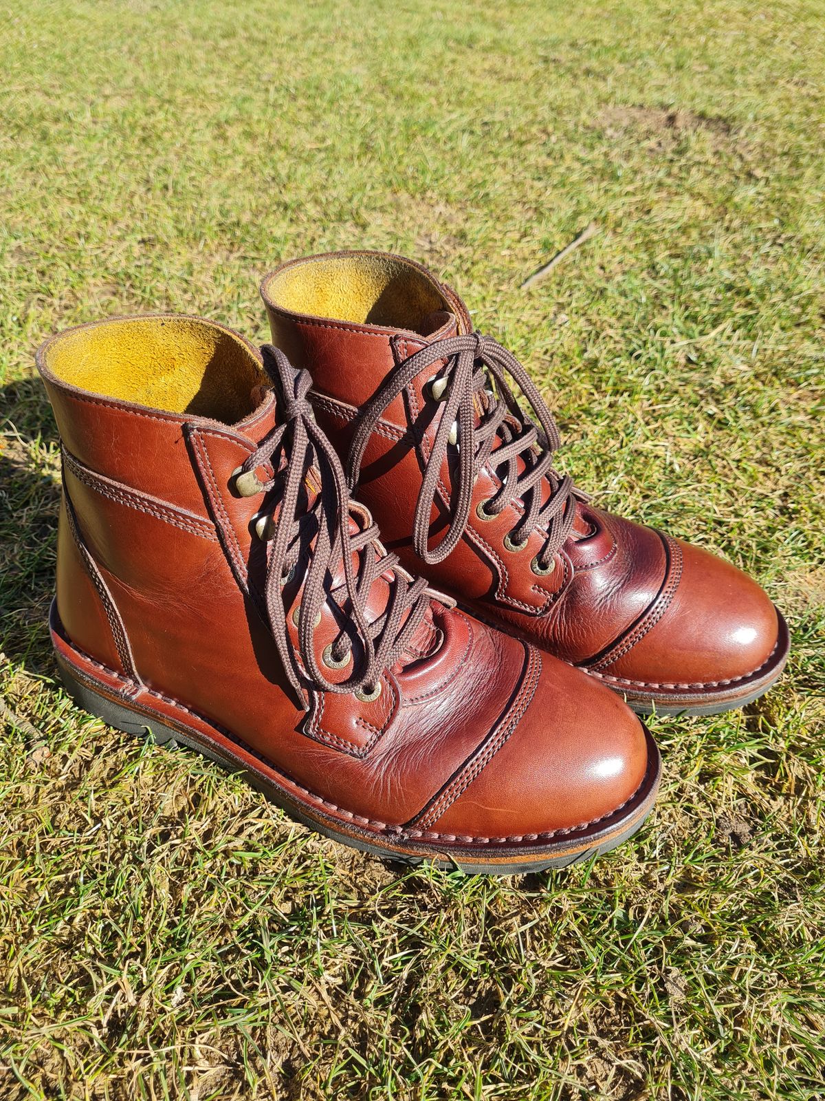 Photo by Dennis on March 2, 2025 of the Jim Green Numzaan in Jim Green Walnut Veg Tan.