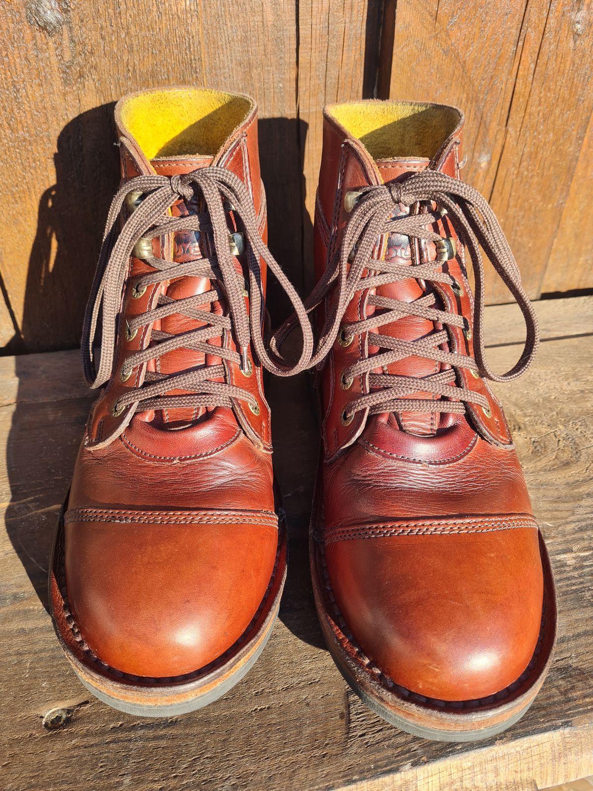 Photo by Dennis on April 1, 2025 of the Jim Green Numzaan in Jim Green Walnut Veg Tan.