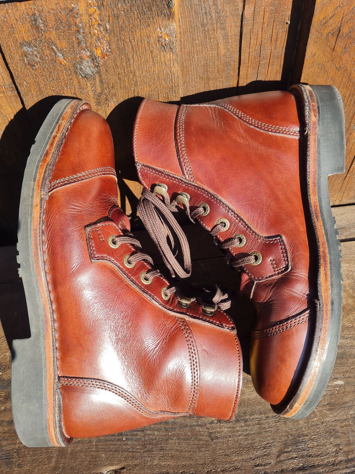 Photo by Dennis on April 1, 2025 of the Jim Green Numzaan in Jim Green Walnut Veg Tan.