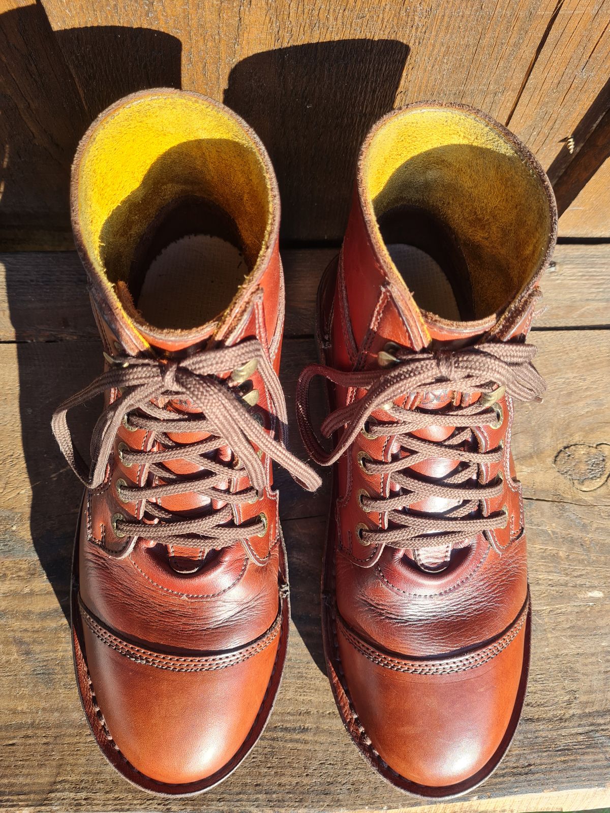 Photo by Dennis on April 1, 2025 of the Jim Green Numzaan in Jim Green Walnut Veg Tan.