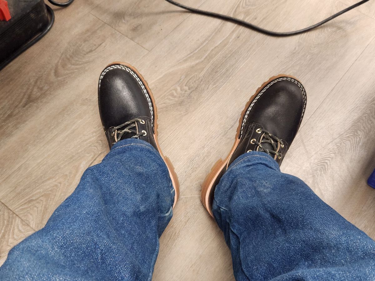 Photo by Jesse_deHoog on March 11, 2025 of the Nicks Overlander in Horween Brown Waxed Flesh.