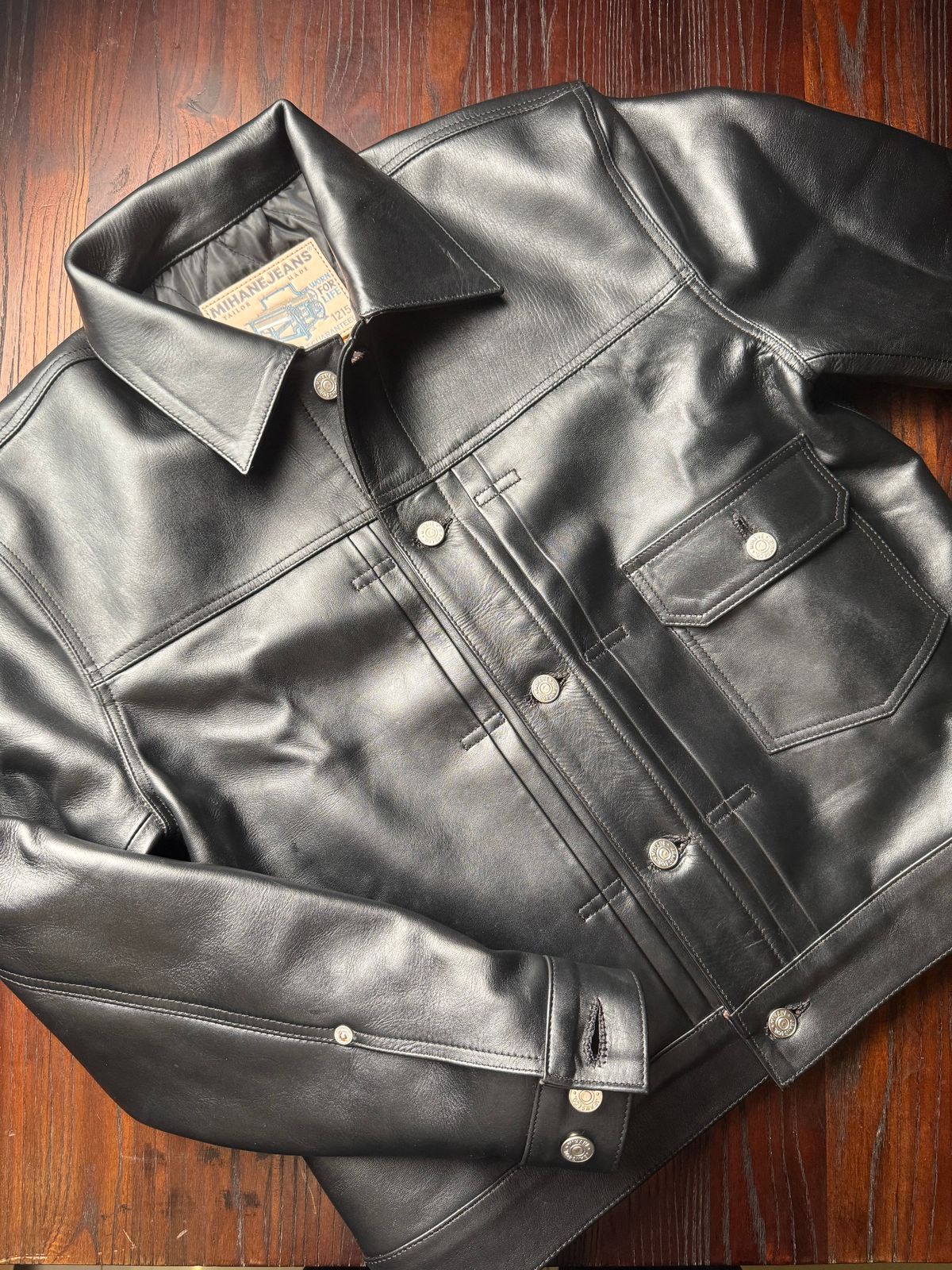 Photo by Davi_Arzika on November 4, 2025 of the Mihane Jeans Tipe 1 Leather jacket in Steerhide Black Teacore 1.4-1.5mm.