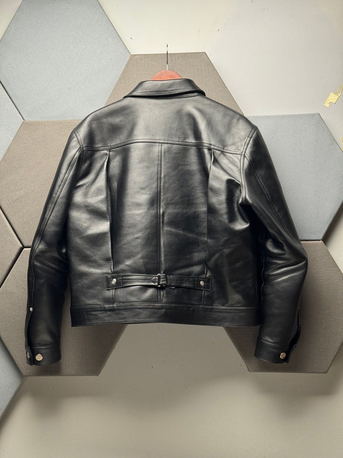 Photo by Davi_Arzika on December 5, 2025 of the Mihane Jeans Tipe 1 Leather jacket in Steerhide Black Teacore 1.4-1.5mm.