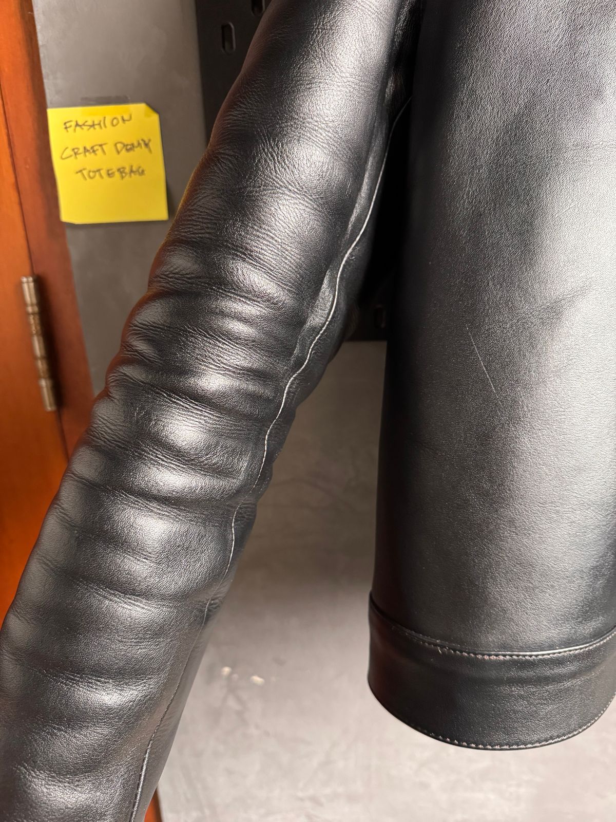 Photo by Davi_Arzika on February 5, 2026 of the Mihane Jeans Tipe 1 Leather jacket in Steerhide Black Teacore 1.4-1.5mm.