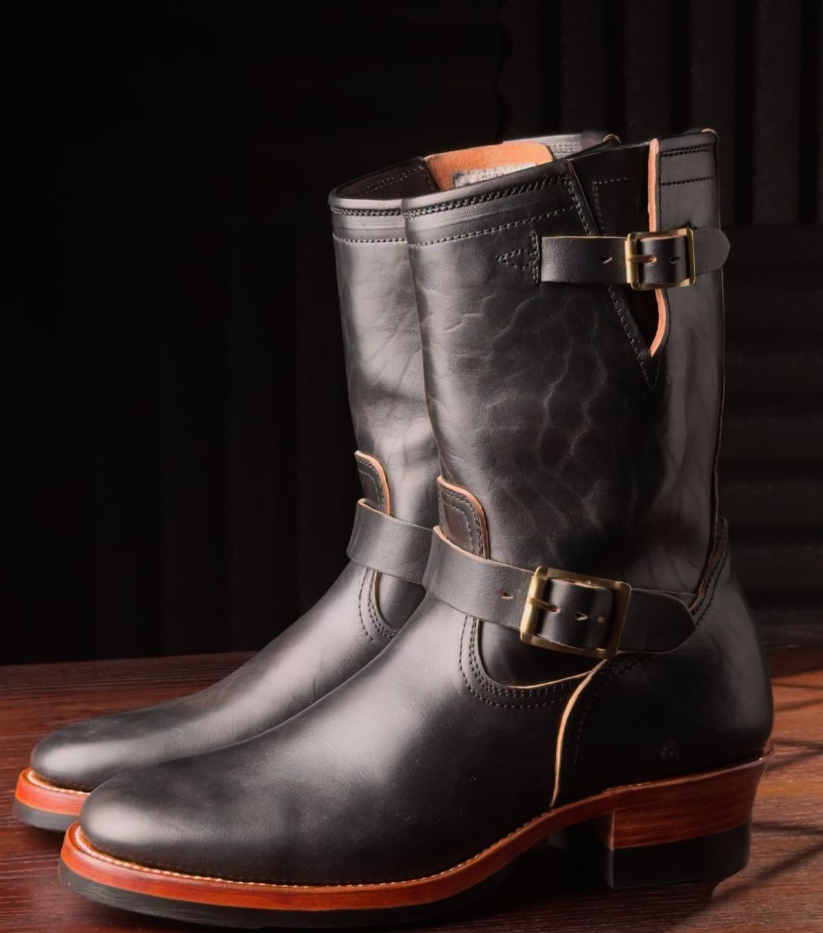 Photo by Davi_Arzika on September 27, 2025 of the Briselblack The Keeper Type 3 Engineer Boots in Black-Overdyed Horsebutt.