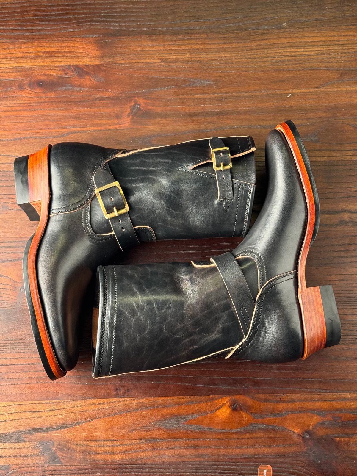 Photo by Davi_Arzika on October 1, 2025 of the Briselblack The Keeper Type 3 Engineer Boots in Black-Overdyed Horsebutt.