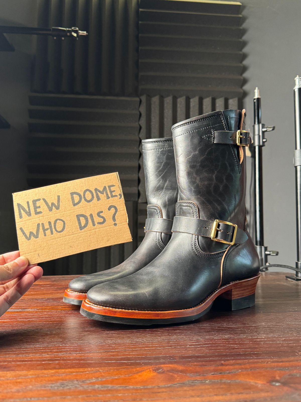 Photo by Davi_Arzika on October 1, 2025 of the Briselblack The Keeper Type 3 Engineer Boots in Black-Overdyed Horsebutt.