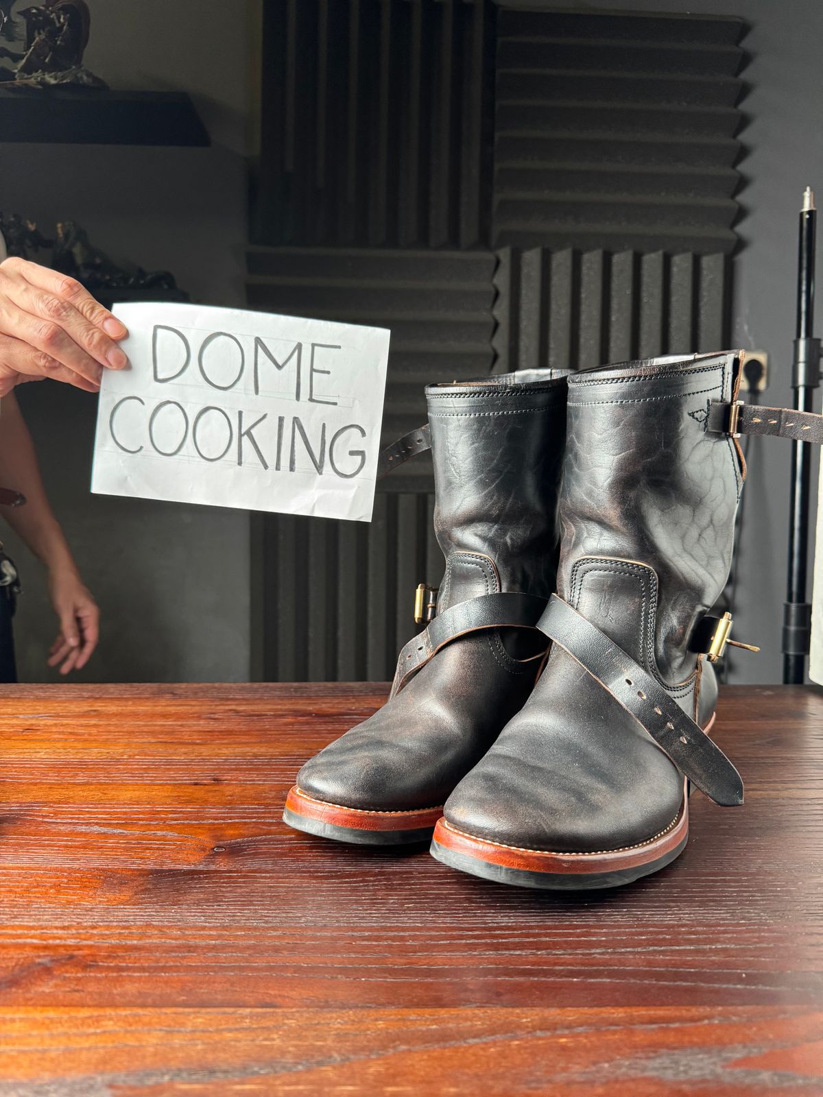 Photo by Davi_Arzika on November 4, 2025 of the Briselblack The Keeper Type 3 Engineer Boots in Black-Overdyed Horsebutt.