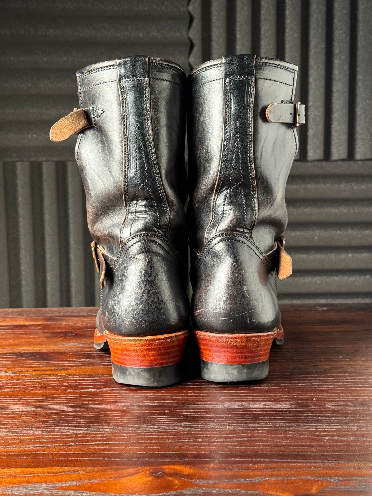 Photo by Davi_Arzika on December 3, 2025 of the Briselblack The Keeper Type 3 Engineer Boots in Black-Overdyed Horsebutt.