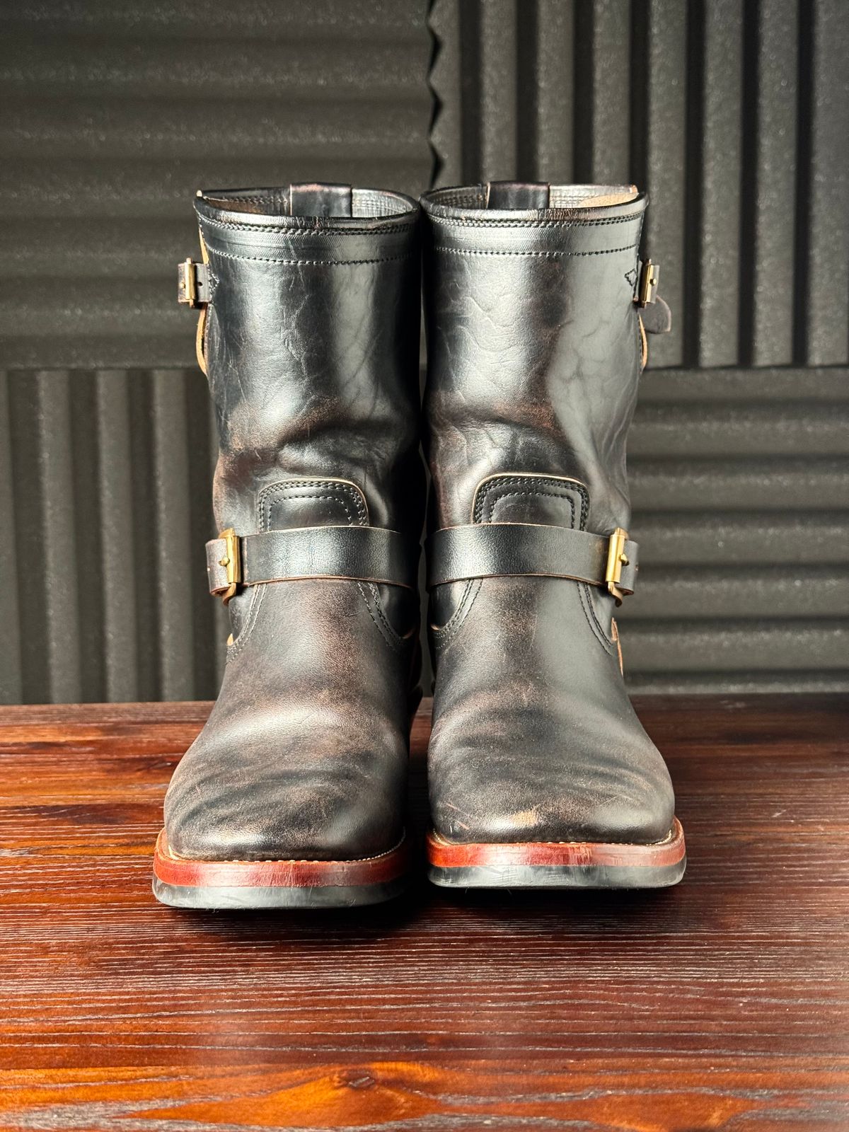 Photo by Davi_Arzika on December 3, 2025 of the Briselblack The Keeper Type 3 Engineer Boots in Black-Overdyed Horsebutt.