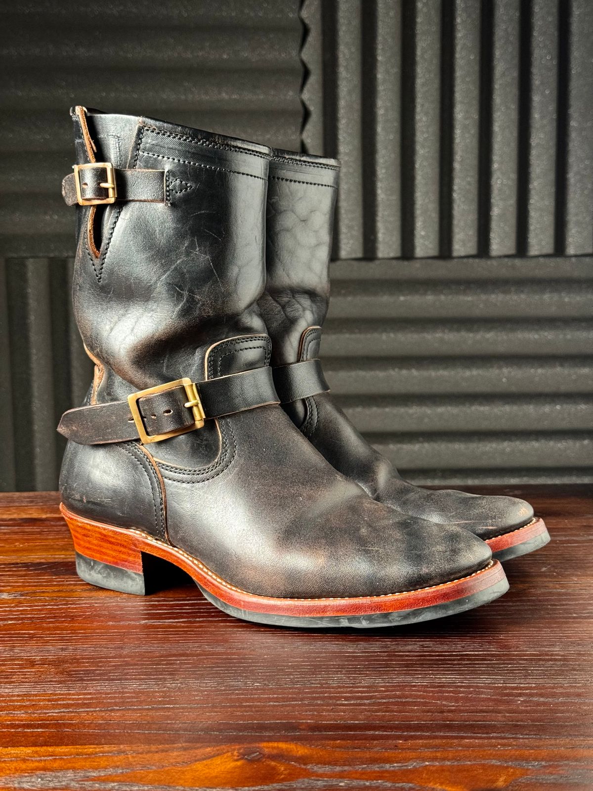 Photo by Davi_Arzika on December 3, 2025 of the Briselblack The Keeper Type 3 Engineer Boots in Black-Overdyed Horsebutt.