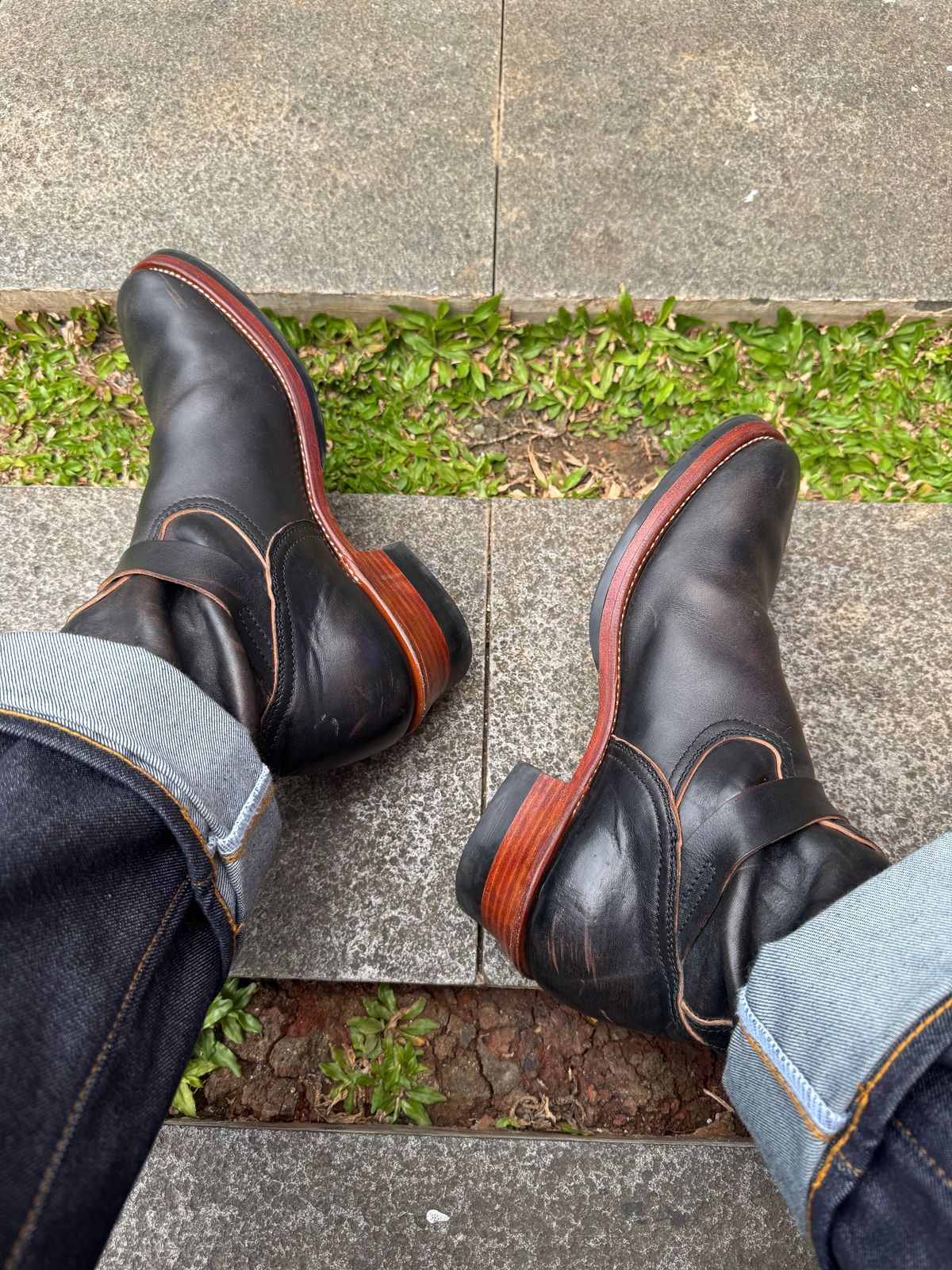 Photo by Davi_Arzika on December 25, 2025 of the Briselblack The Keeper Type 3 Engineer Boots in Black-Overdyed Horsebutt.