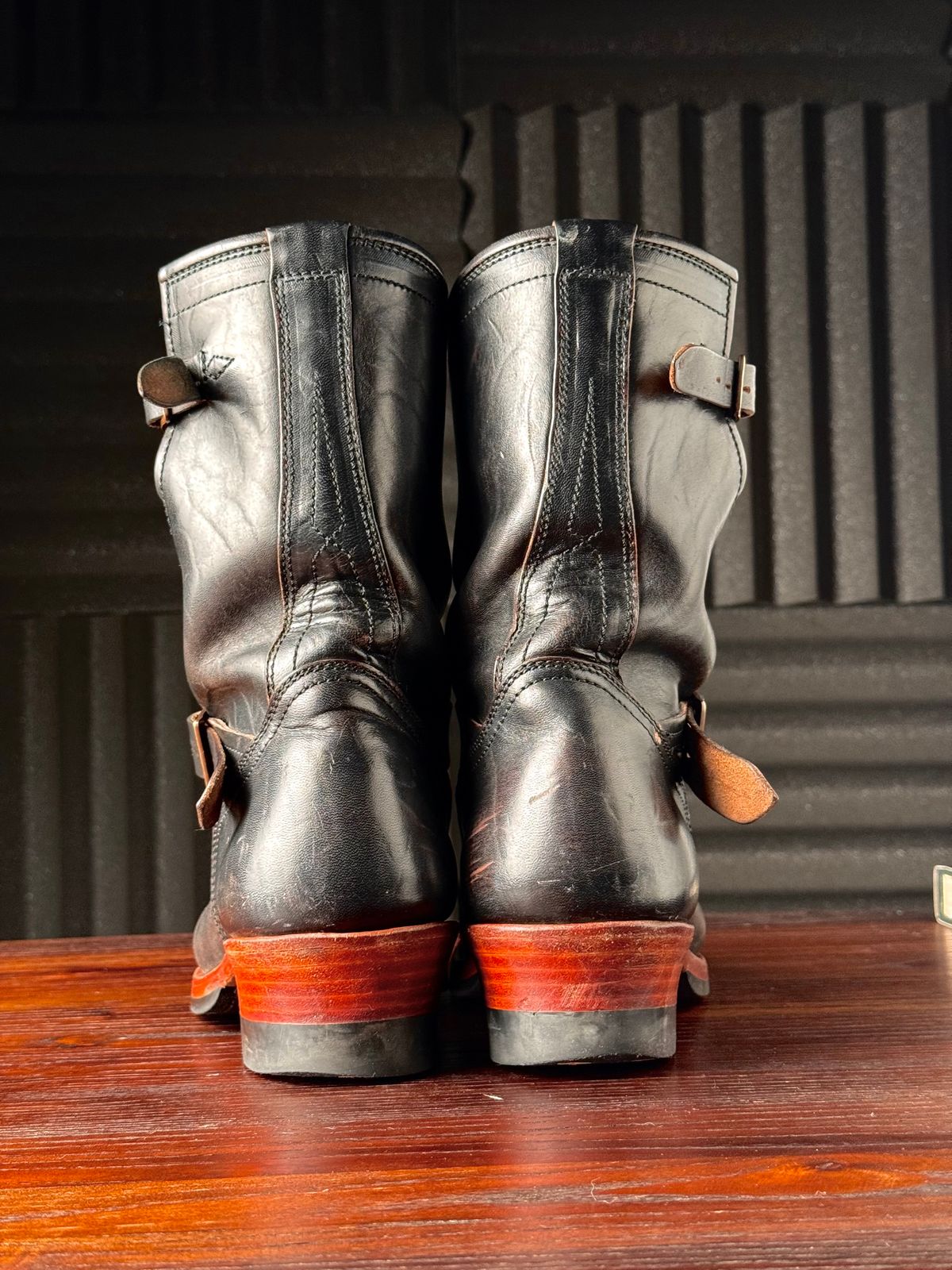 Photo by Davi_Arzika on January 3, 2026 of the Briselblack The Keeper Type 3 Engineer Boots in Black-Overdyed Horsebutt.