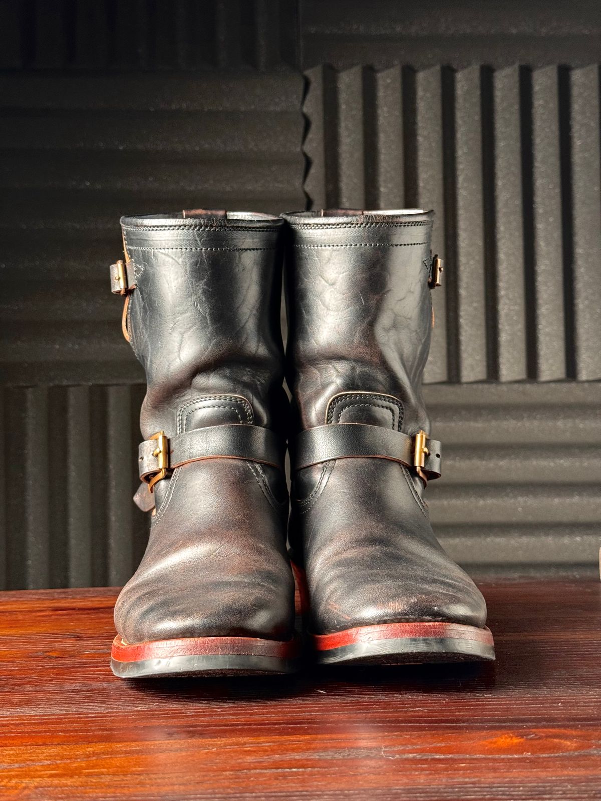 Photo by Davi_Arzika on January 3, 2026 of the Briselblack The Keeper Type 3 Engineer Boots in Black-Overdyed Horsebutt.