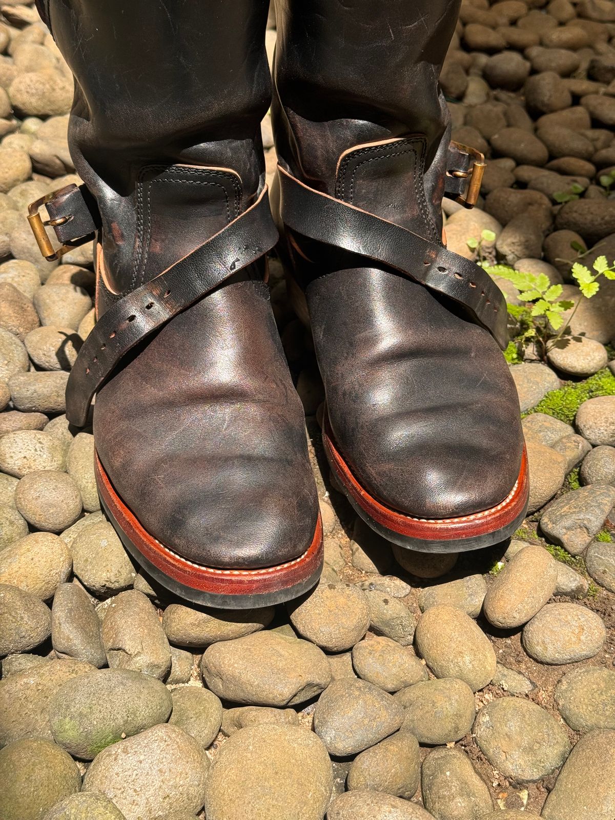 Photo by Davi_Arzika on February 5, 2026 of the Briselblack The Keeper Type 3 Engineer Boots in Black-Overdyed Horsebutt.