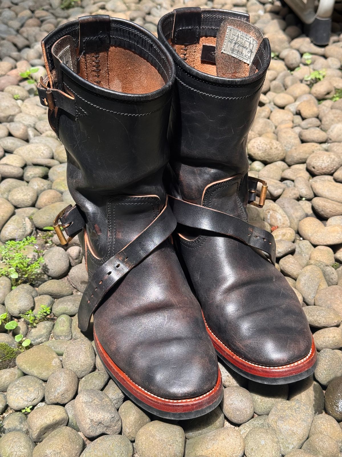 Photo by Davi_Arzika on February 5, 2026 of the Briselblack The Keeper Type 3 Engineer Boots in Black-Overdyed Horsebutt.