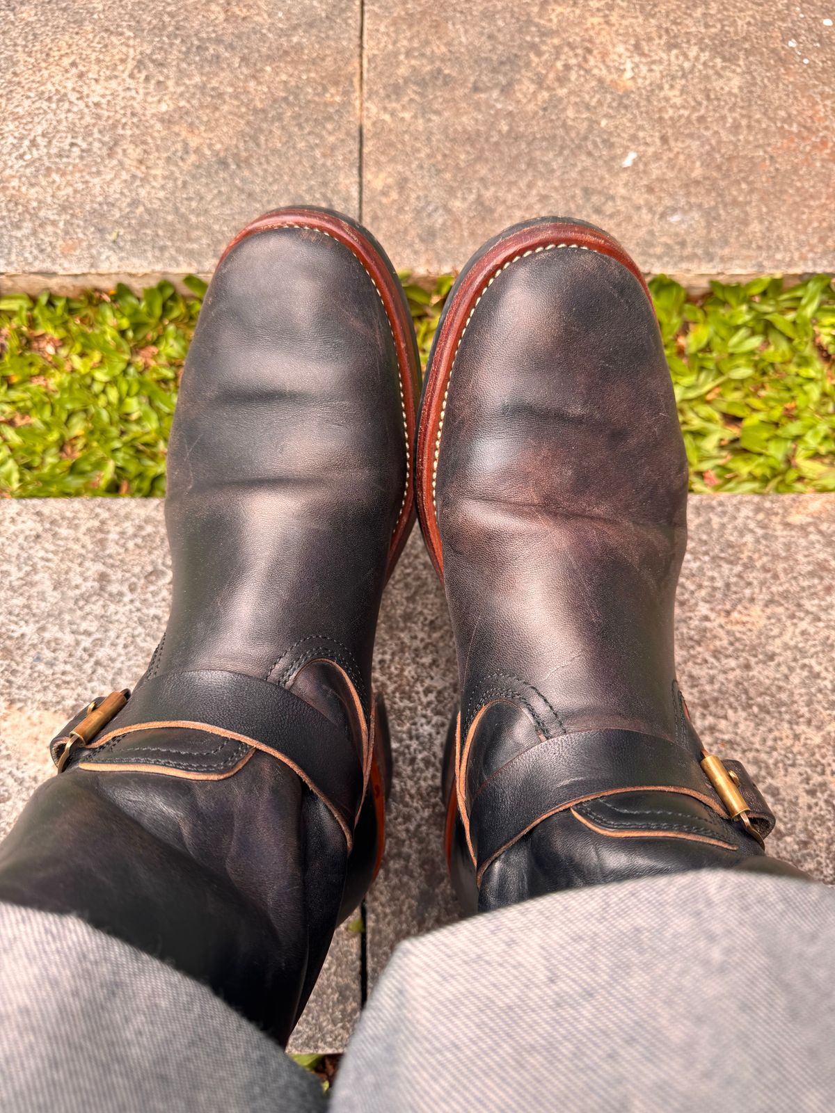 Photo by Davi_Arzika on January 30, 2026 of the Briselblack The Keeper Type 3 Engineer Boots in Black-Overdyed Horsebutt.