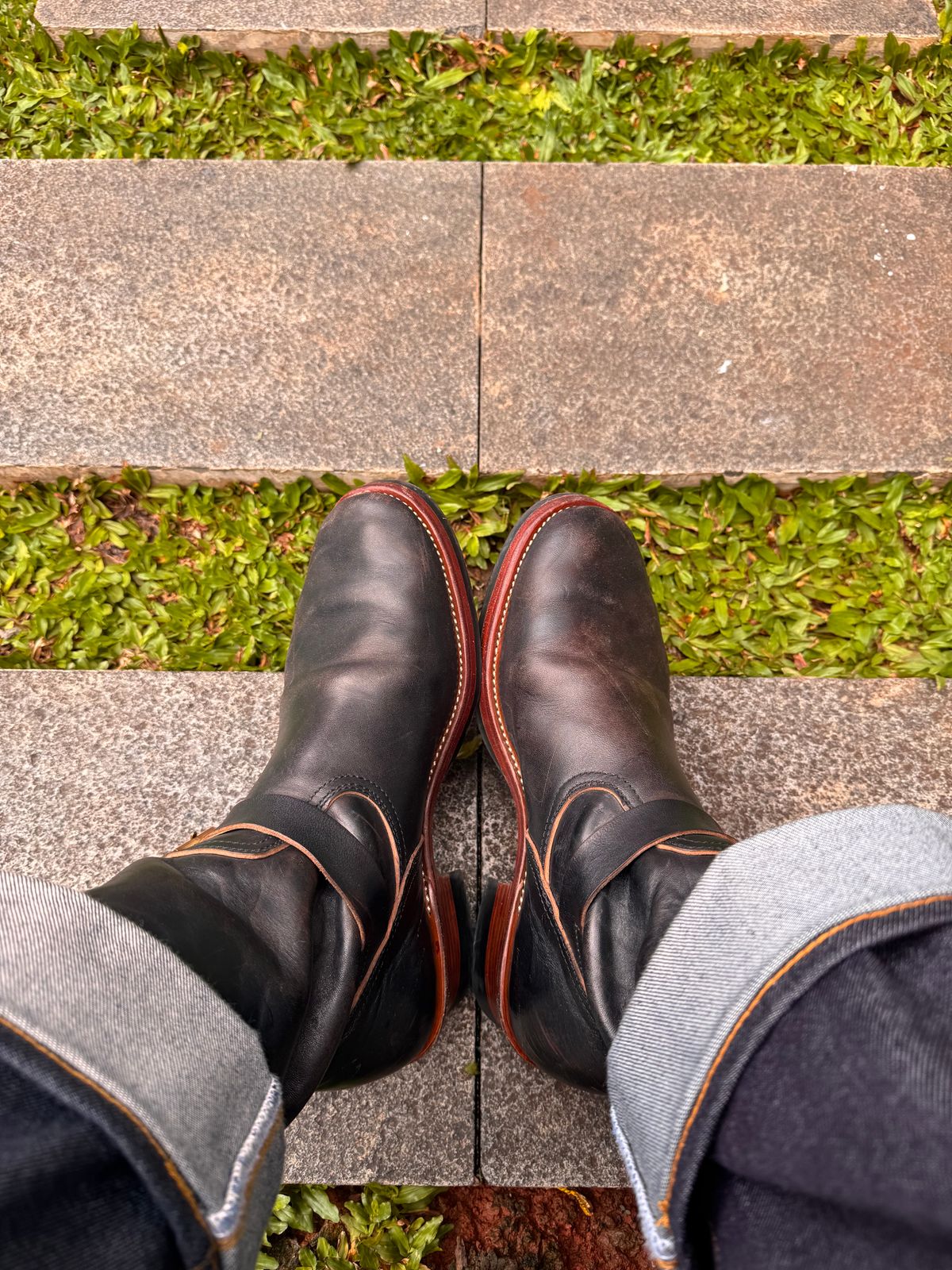 Photo by Davi_Arzika on January 30, 2026 of the Briselblack The Keeper Type 3 Engineer Boots in Black-Overdyed Horsebutt.