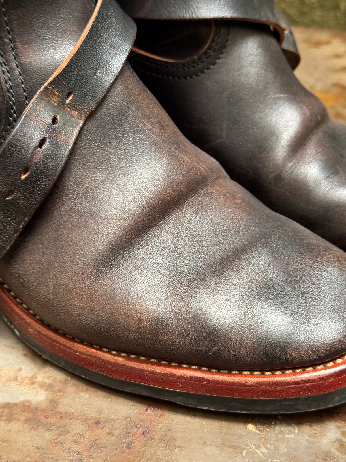 Photo by Davi_Arzika on March 5, 2026 of the Briselblack The Keeper Type 3 Engineer Boots in Black-Overdyed Horsebutt.