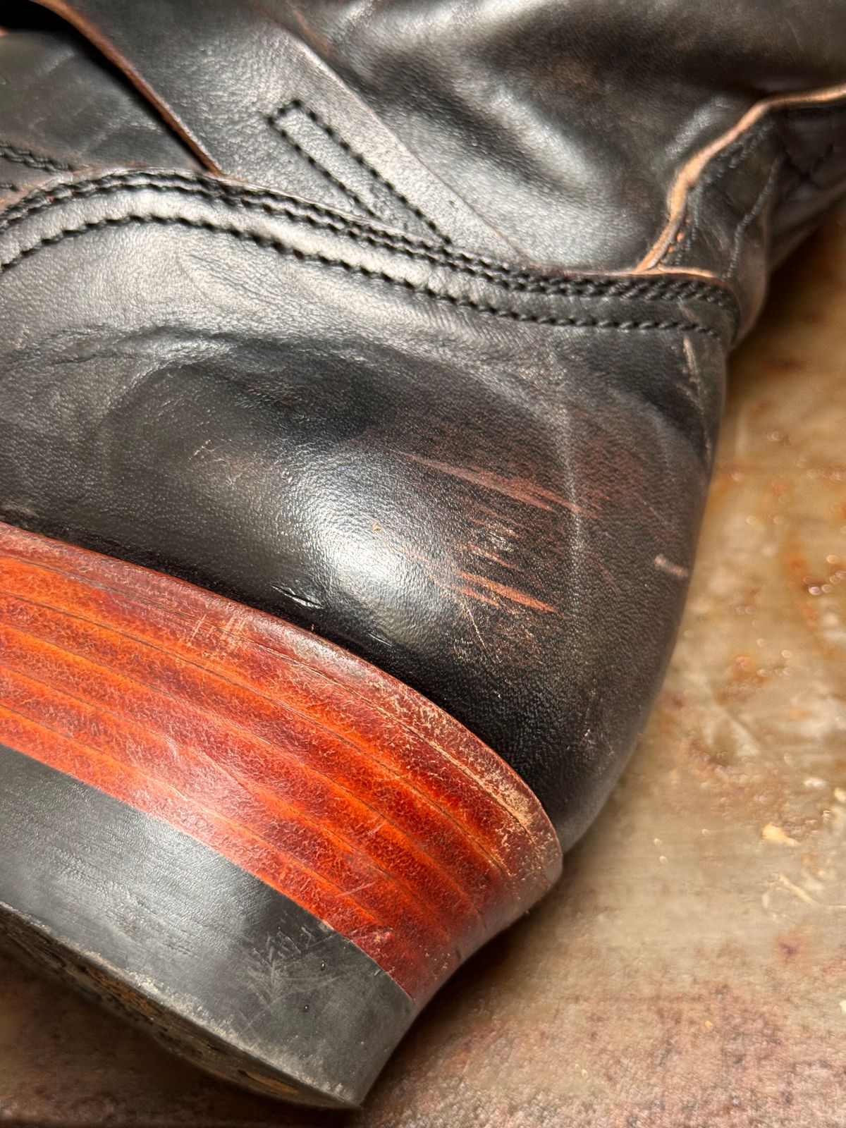 Photo by Davi_Arzika on March 5, 2026 of the Briselblack The Keeper Type 3 Engineer Boots in Black-Overdyed Horsebutt.