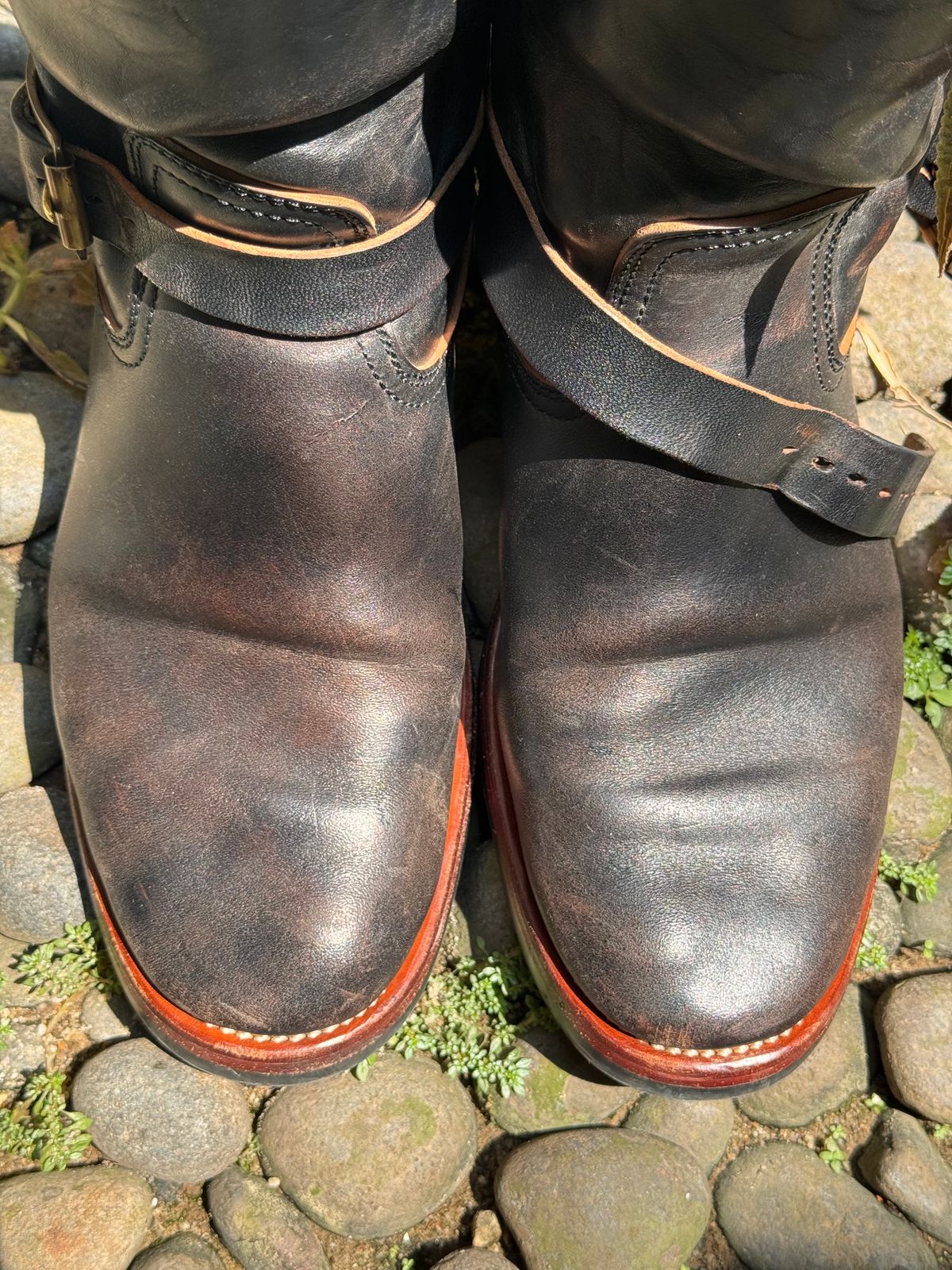 Photo by Davi_Arzika on April 3, 2026 of the Briselblack The Keeper Type 3 Engineer Boots in Black-Overdyed Horsebutt.