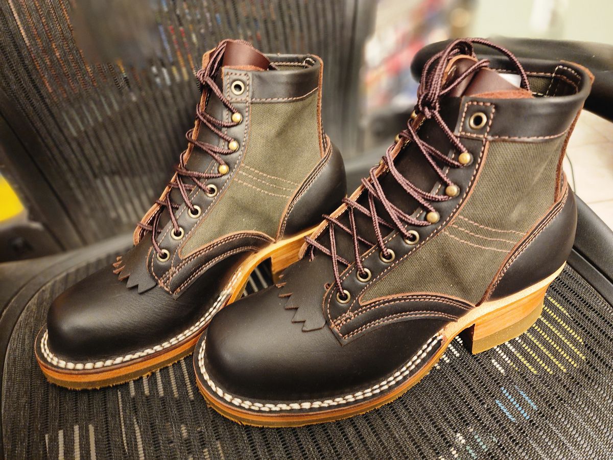 Photo by vanmich on November 1, 2024 of the Frank's Boots Ryker AT in Seidel Mocha Oil Tan & Forest Canvas.