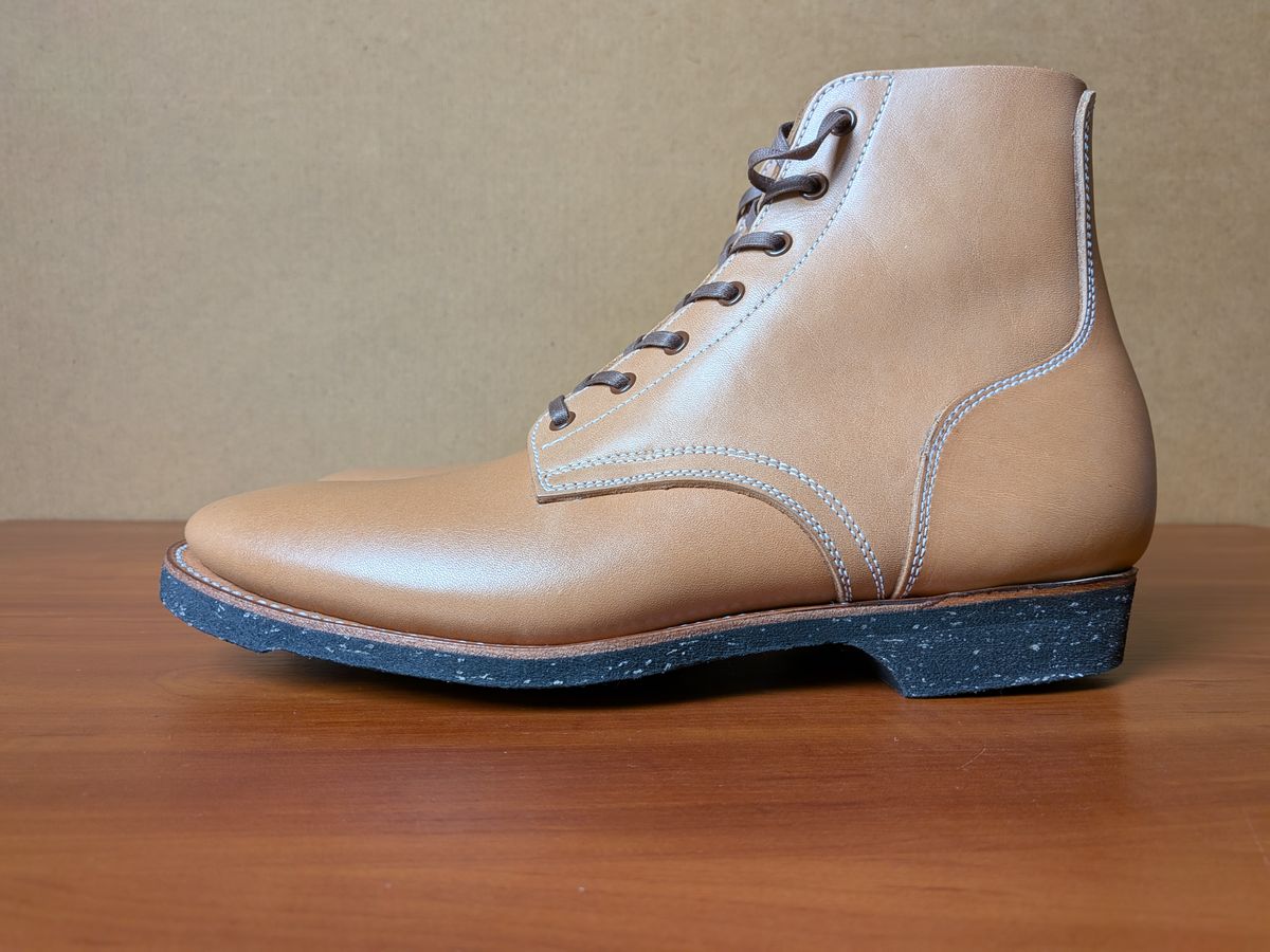 Photo by Tiramisu on October 5, 2025 of the Clinch Yeager Boots in Degermann Natural Gustave Cowhide.
