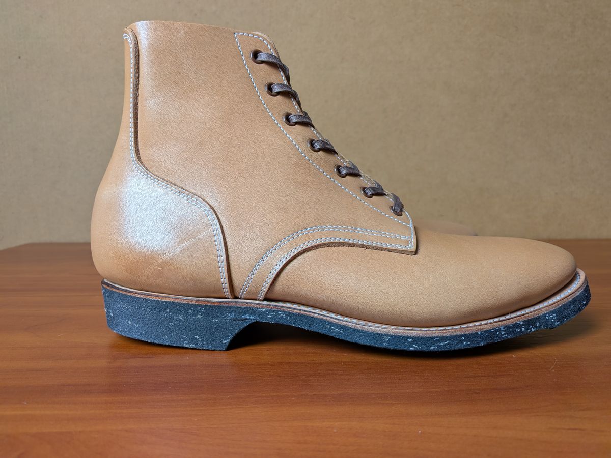 Photo by Tiramisu on October 5, 2025 of the Clinch Yeager Boots in Degermann Natural Gustave Cowhide.