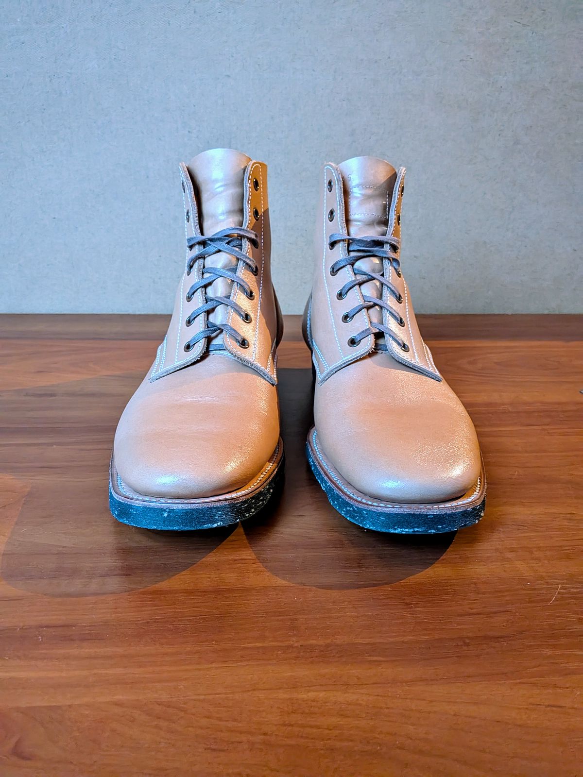 Photo by Tiramisu on November 1, 2025 of the Clinch Yeager Boots in Degermann Natural Gustave Cowhide.