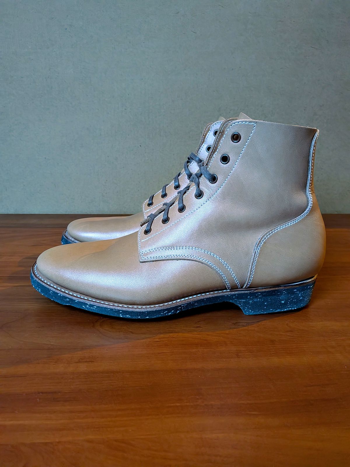 Photo by Tiramisu on November 1, 2025 of the Clinch Yeager Boots in Degermann Natural Gustave Cowhide.