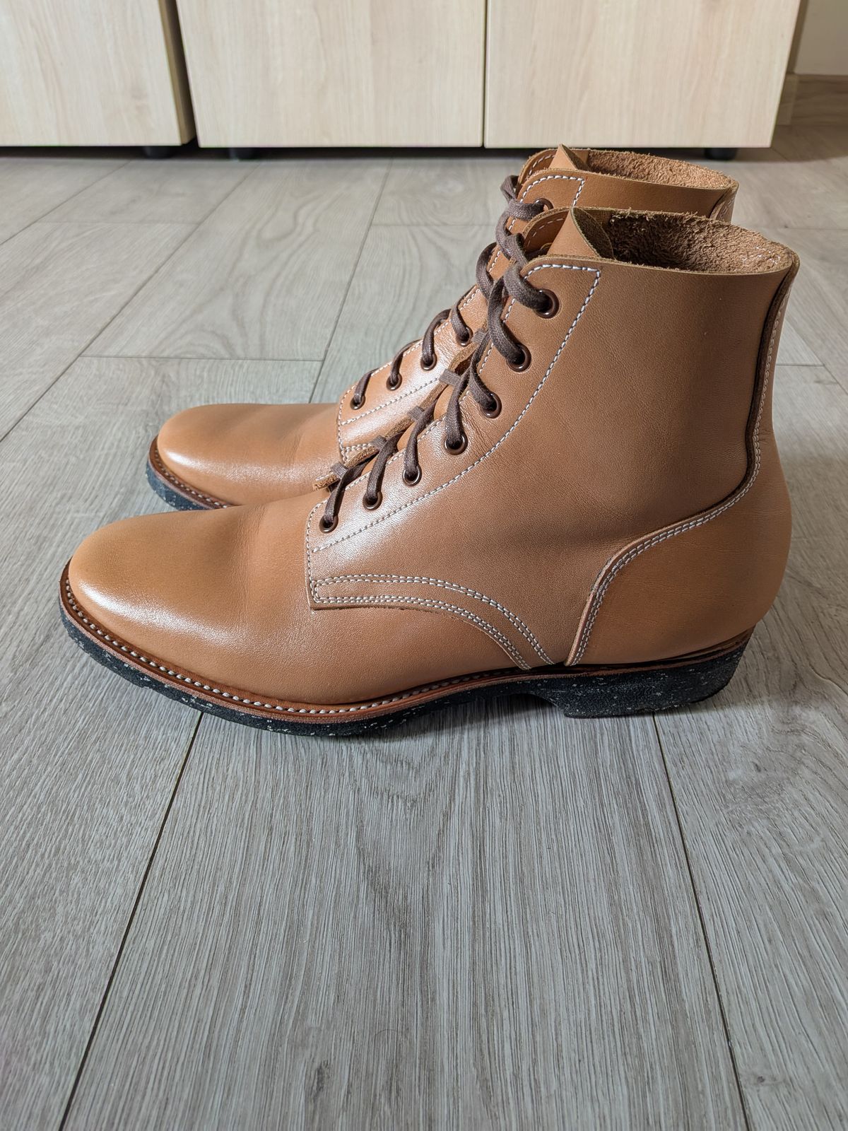 Photo by Tiramisu on December 2, 2025 of the Clinch Yeager Boots in Degermann Natural Gustave Cowhide.