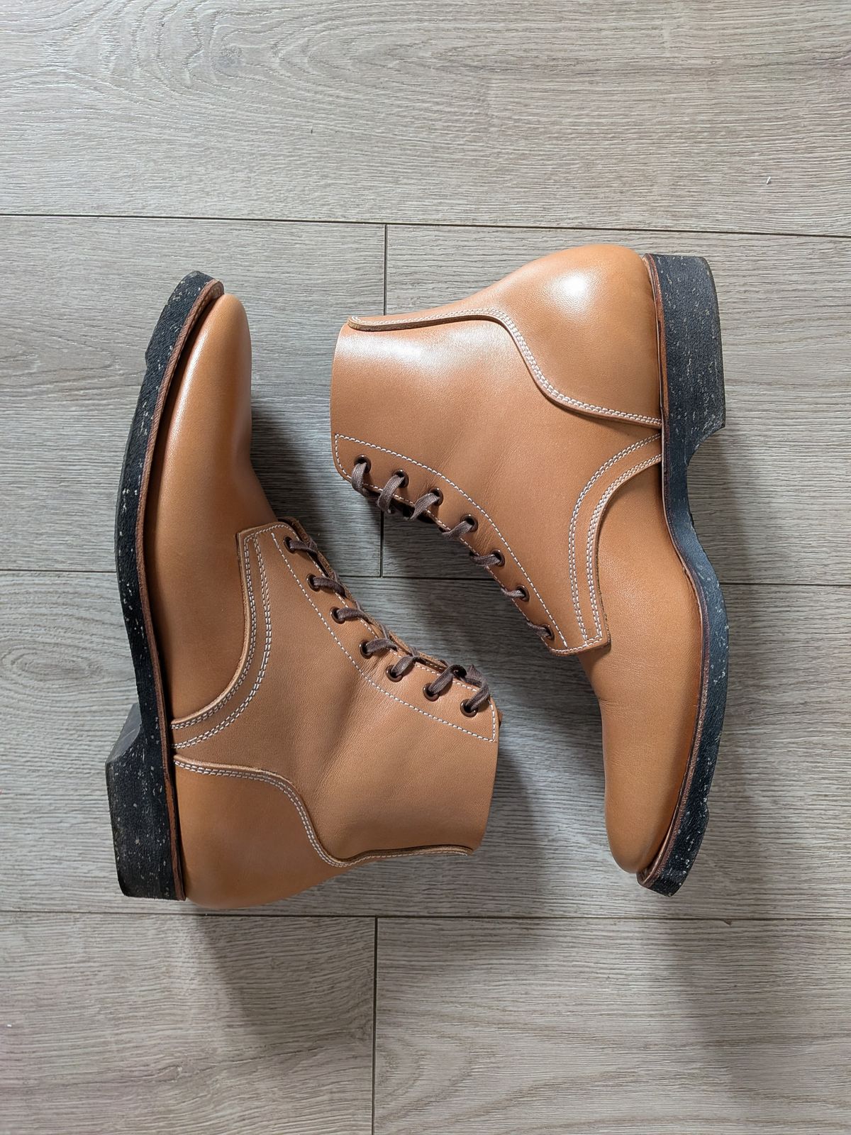 Photo by Tiramisu on December 2, 2025 of the Clinch Yeager Boots in Degermann Natural Gustave Cowhide.