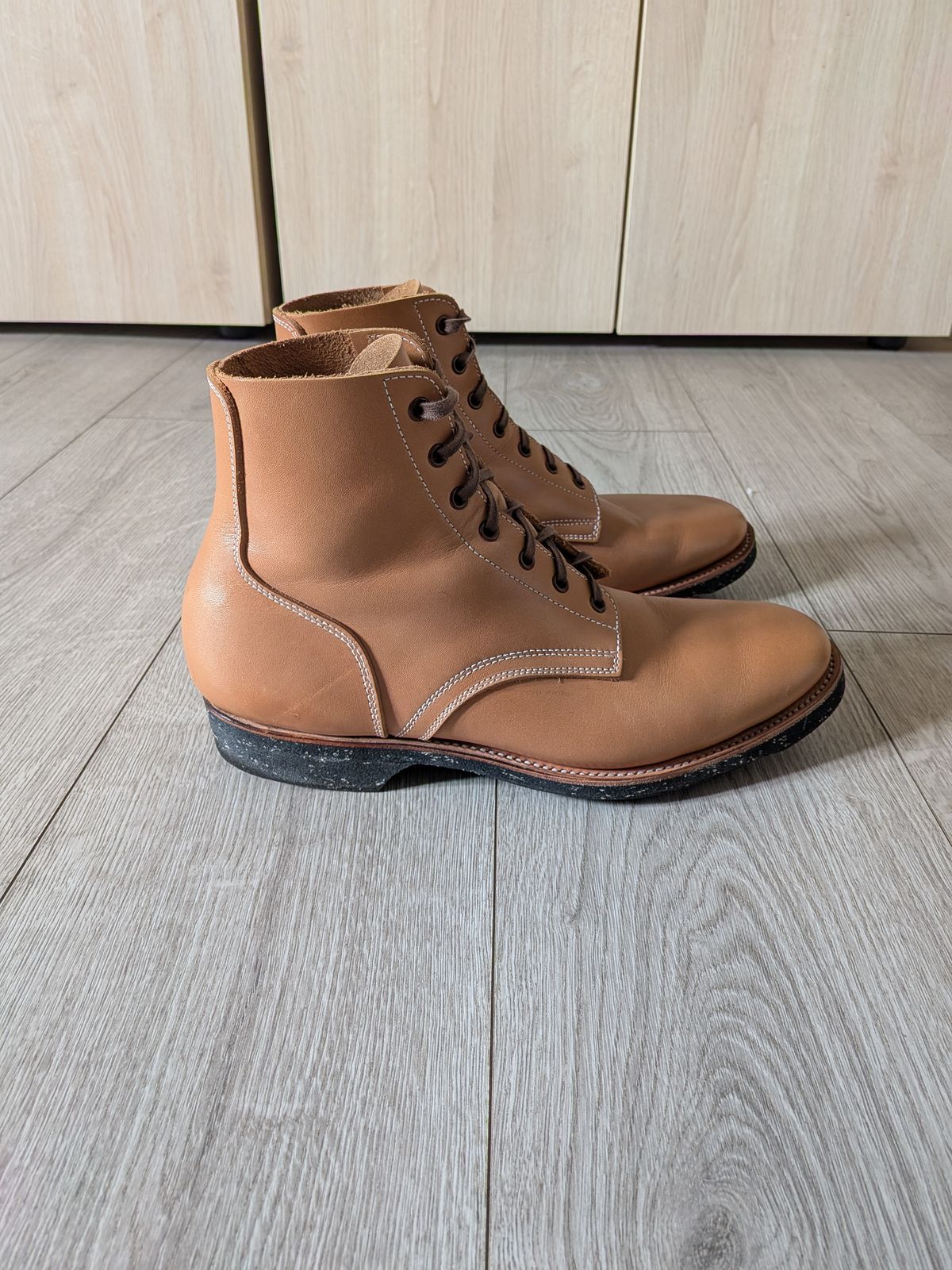 Photo by Tiramisu on December 2, 2025 of the Clinch Yeager Boots in Degermann Natural Gustave Cowhide.