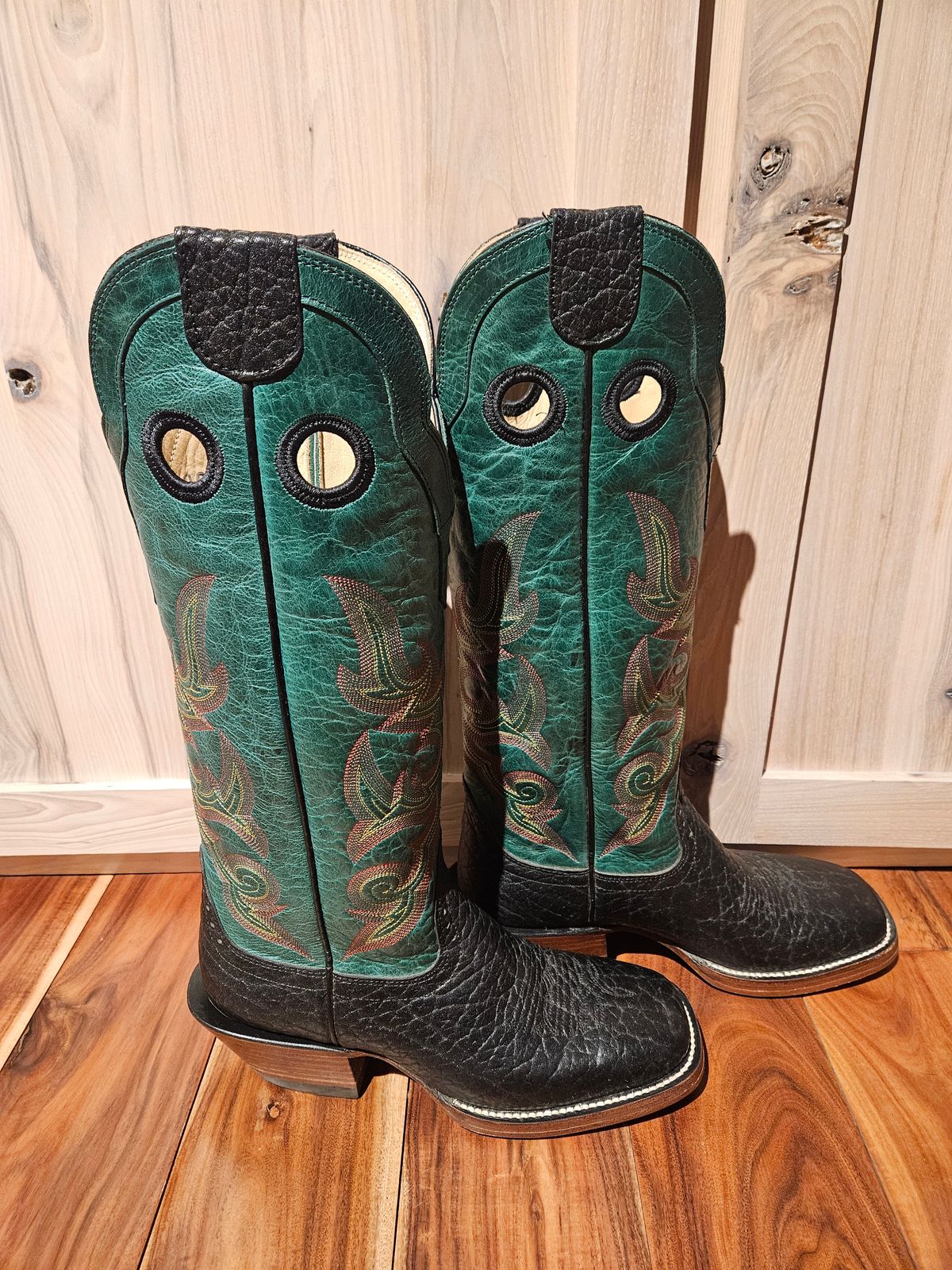 Photo by NevadaBugle on October 3, 2025 of the Hondo 3478 in Black Bullhide.