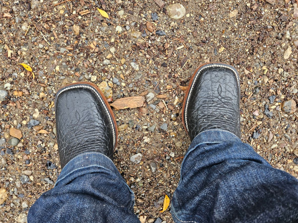 Photo by NevadaBugle on October 3, 2025 of the Hondo 3478 in Black Bullhide.