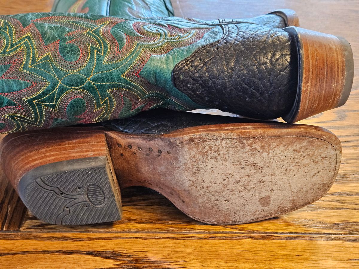 Photo by NevadaBugle on October 13, 2025 of the Hondo 3478 in Black Bullhide.