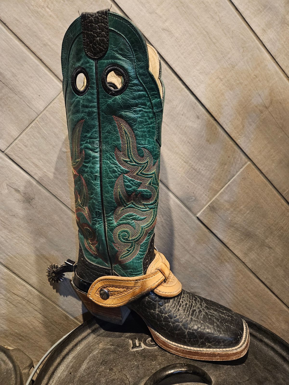 Photo by NevadaBugle on December 5, 2025 of the Hondo 3478 in Black Bullhide.