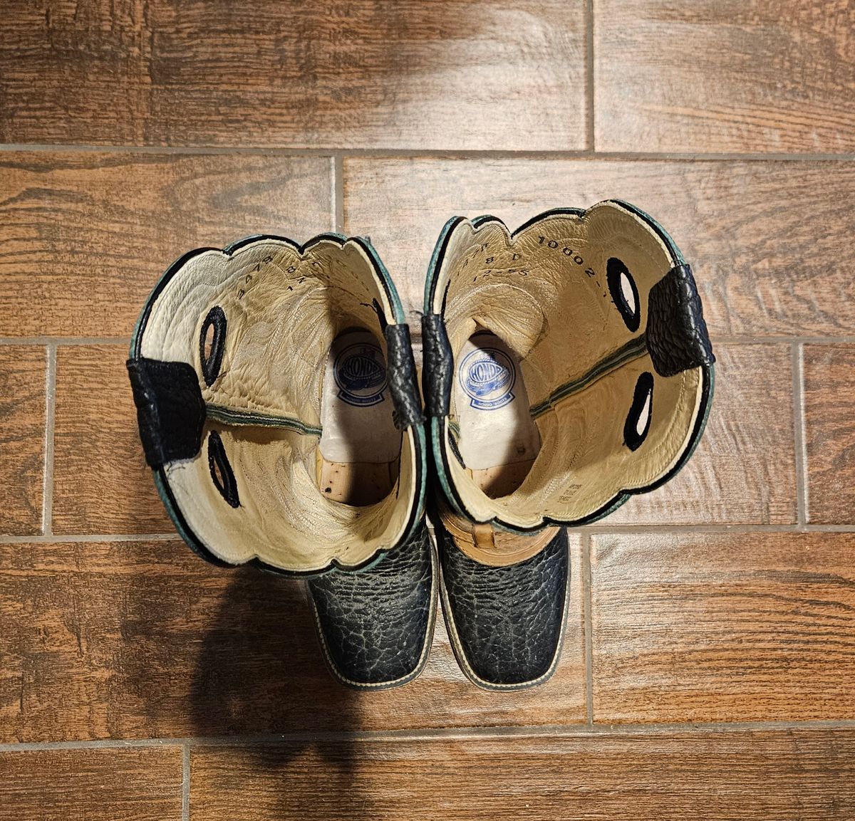 Photo by NevadaBugle on December 5, 2025 of the Hondo 3478 in Black Bullhide.