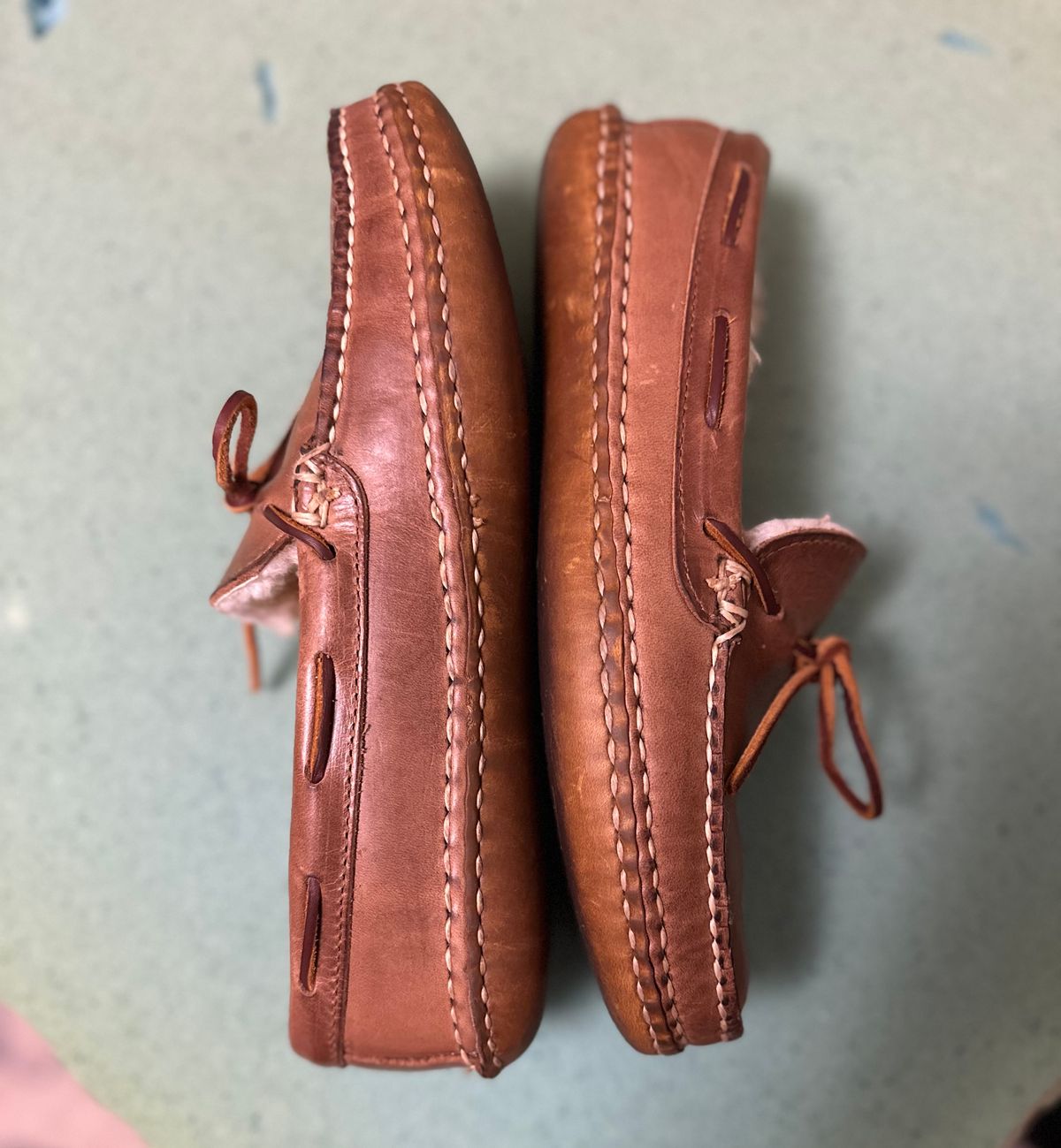 Photo by SCUFFALO.BILL on October 4, 2025 of the Oak Street Bootmakers Shearling Woodland Moc in Horween Natural Chromexcel.