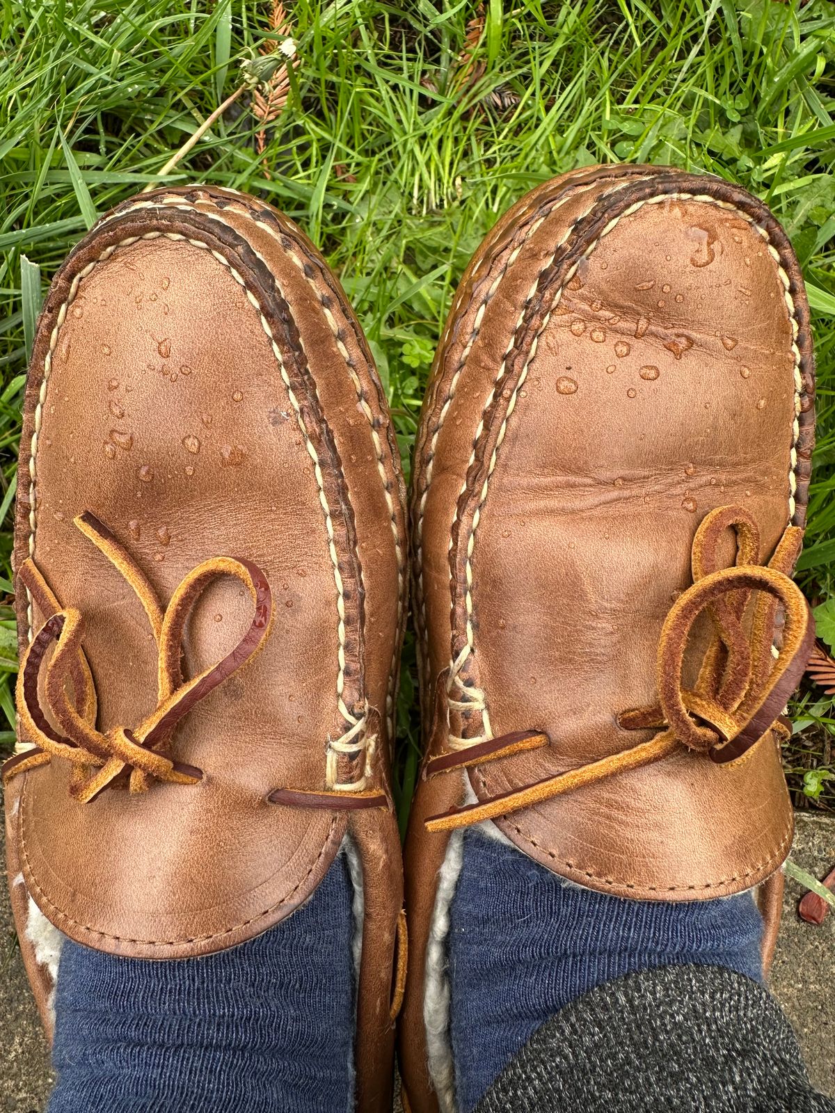 Photo by SCUFFALO.BILL on October 11, 2025 of the Oak Street Bootmakers Shearling Woodland Moc in Horween Natural Chromexcel.
