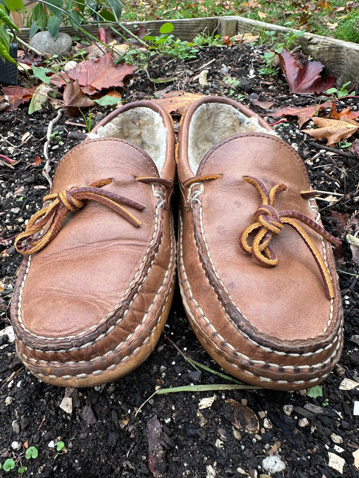 Photo by SCUFFALO.BILL on November 4, 2025 of the Oak Street Bootmakers Shearling Woodland Moc in Horween Natural Chromexcel.