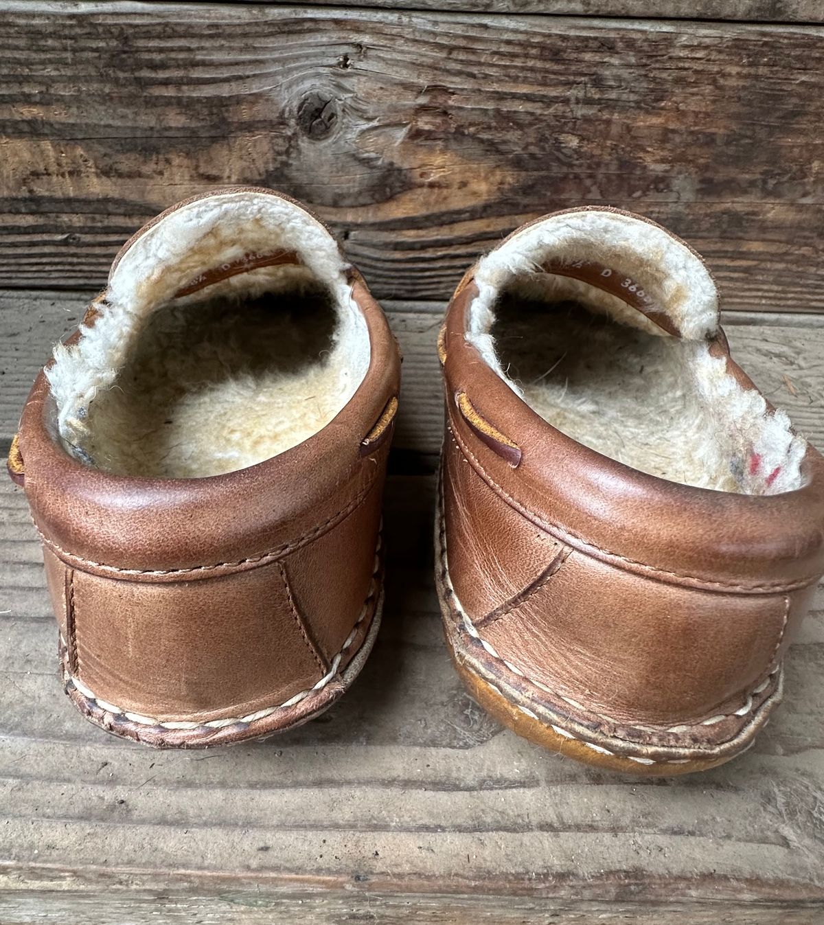Photo by SCUFFALO.BILL on December 3, 2025 of the Oak Street Bootmakers Shearling Woodland Moc in Horween Natural Chromexcel.