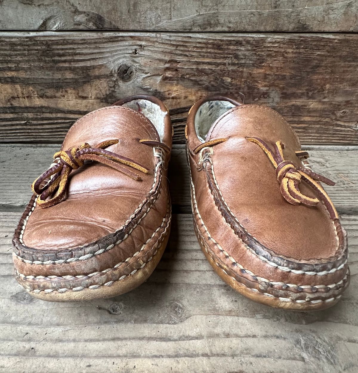 Photo by SCUFFALO.BILL on December 3, 2025 of the Oak Street Bootmakers Shearling Woodland Moc in Horween Natural Chromexcel.